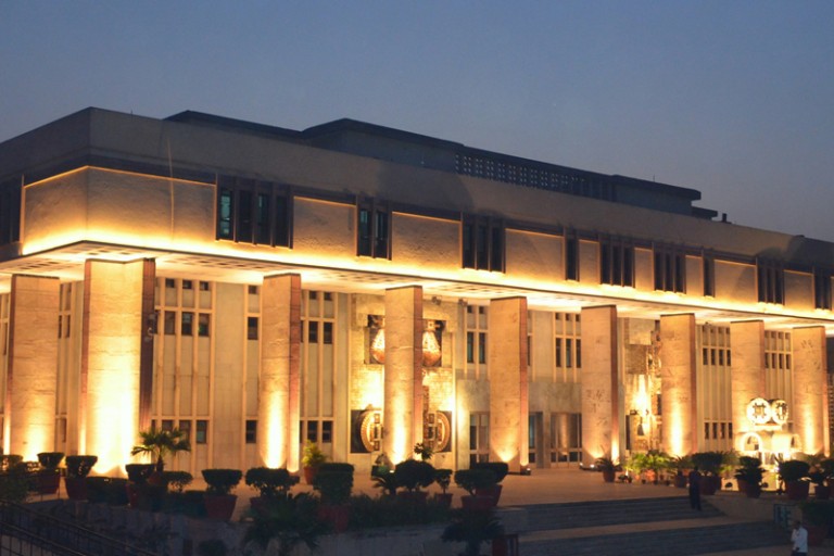 Delhi High Court resolves uncertainty between two conflicting clauses in contracts